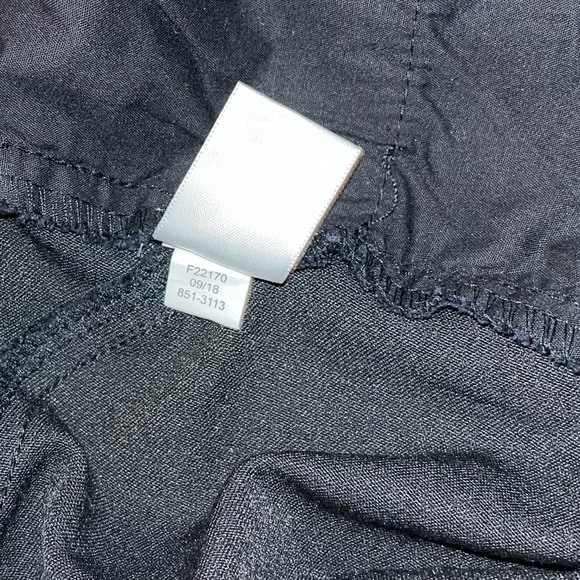 Liz Claiborne classic pull on short women’s size 12 black - Picture 4 of 5